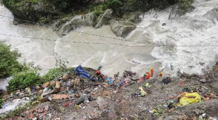 भारतको उत्तराखण्डकाे पहिरोमा परी २ नेपालीकाे ज्यान गयाे, करिब १६ नेपाली बेपत्ता
